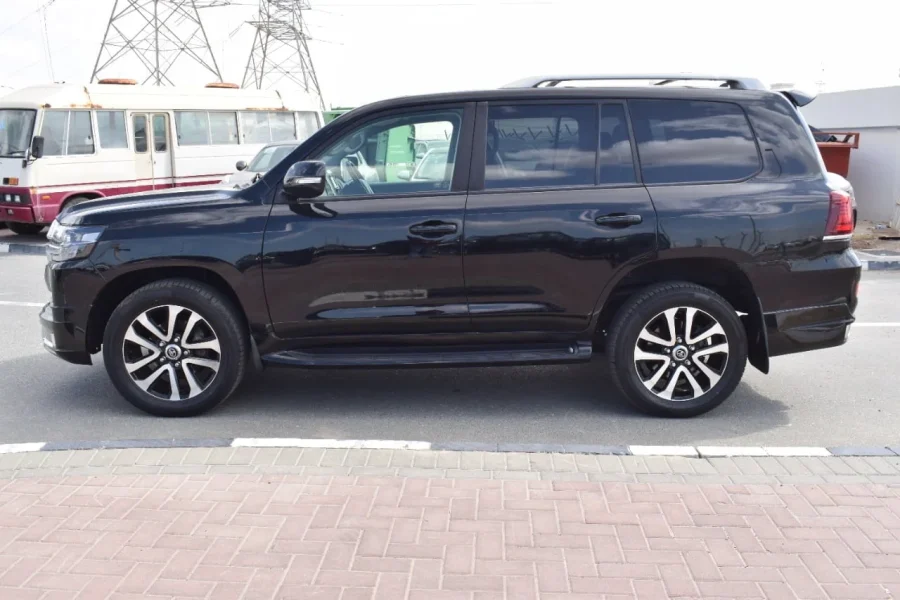 2017 Toyota Land Cruiser